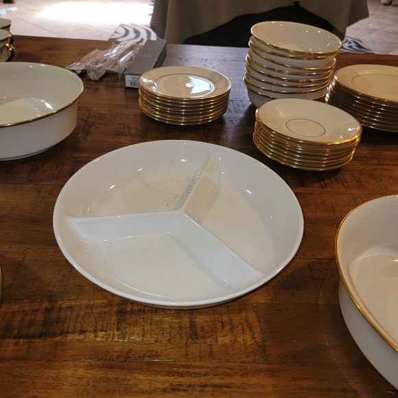 Fine China - Picture 2 of 6